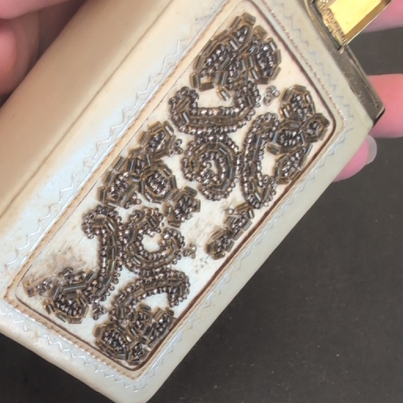 Vintage Beaded Cream Cigarette Case - Picture 9 of 9